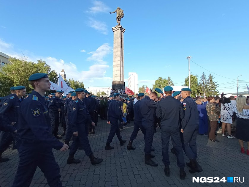 Курсанты были, пожалуй, самой многочисленной группой зрителей Курсанты были, пожалуй, самой многочисленной группой зрителей