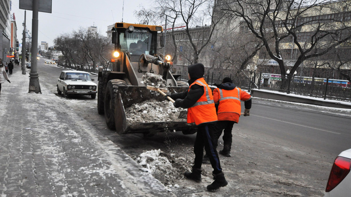 Прокуратура предупредила мэрию Екатеринбурга, чтобы она хорошо убирала снег на дорогах