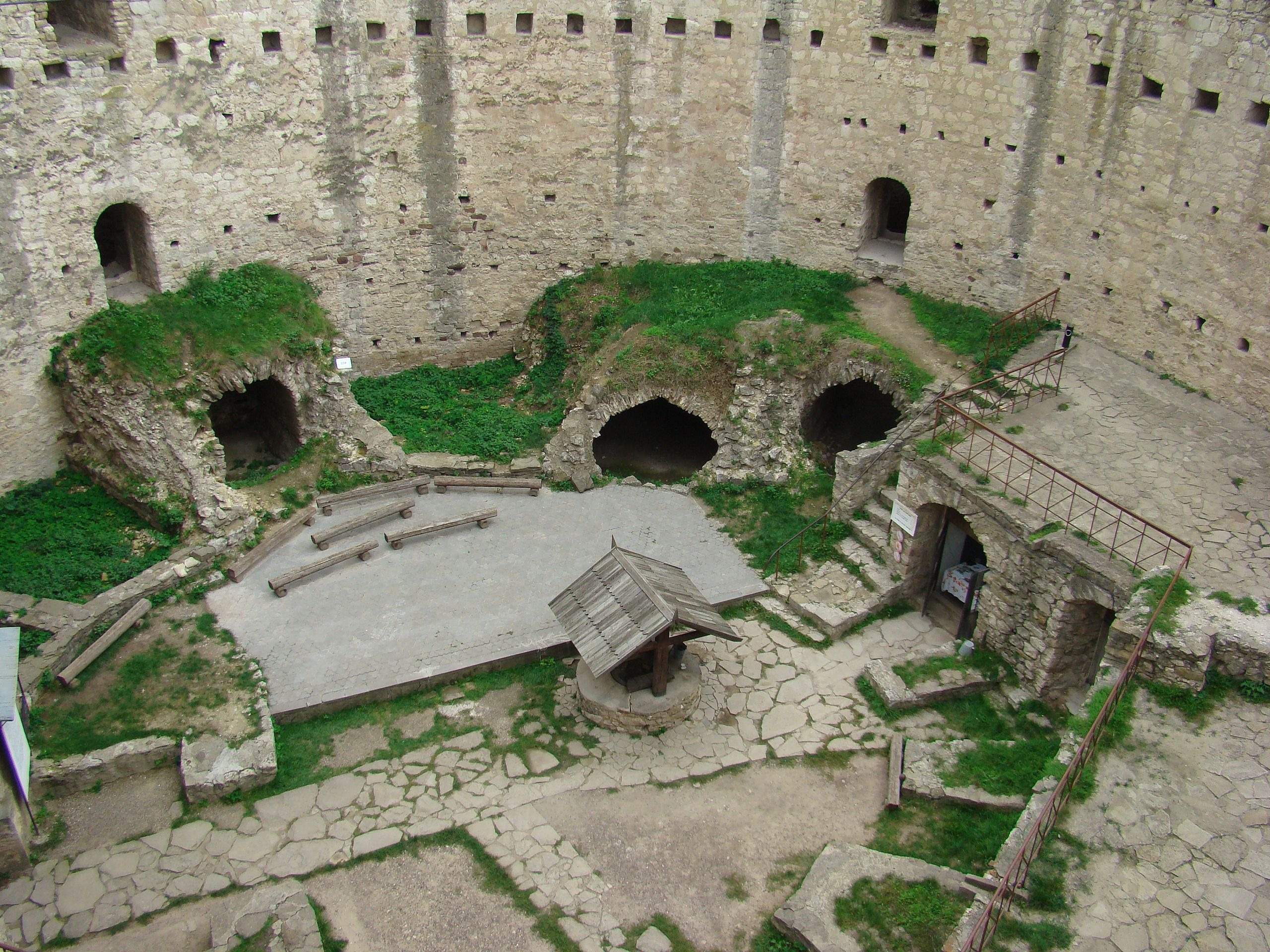 Внутренний двор Сорокской крепости