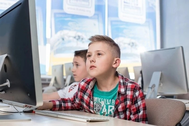 После летнего лагеря многие дети с удовольствием продолжают обучение в компьютерной академии