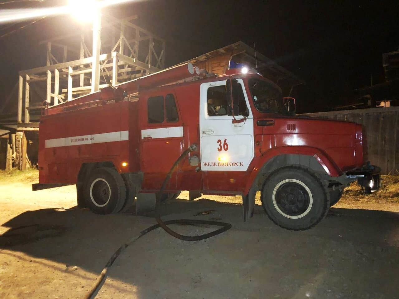 Два человека погибли на пожаре в гараже в Железногорске-Илимском