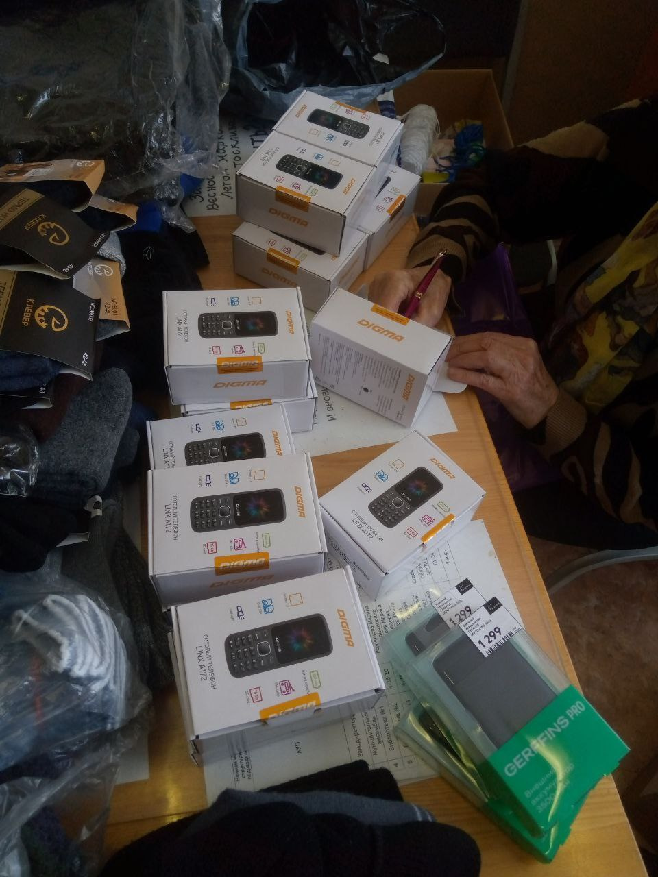 Пенсионерка из Краснокаменска купила телефоны для мобилизованных