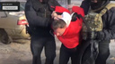 Маски-шоу и захват: публикуем видео жесткого задержания самарца в Волгограде