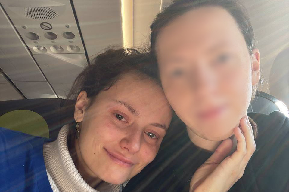 Влюбленные летят во Владикавказ. У Валентины на глазах слезы Влюбленные летят во Владикавказ. У Валентины на глазах слезы