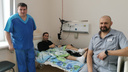 «Падение, боль и шок». В Свердловской области рабочий сорвался с крыши и остался жив
