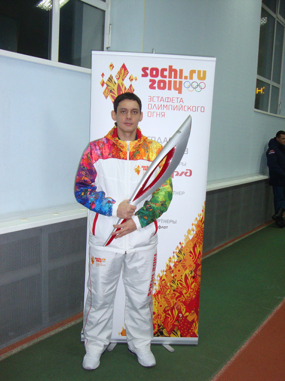 В 2013 году Ильяс бежал с факелом олимпийского огня в Екатеринбурге