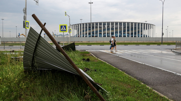 Штормовой ветер снес стену здания МФЦ возле стадиона «Нижний Новгород»