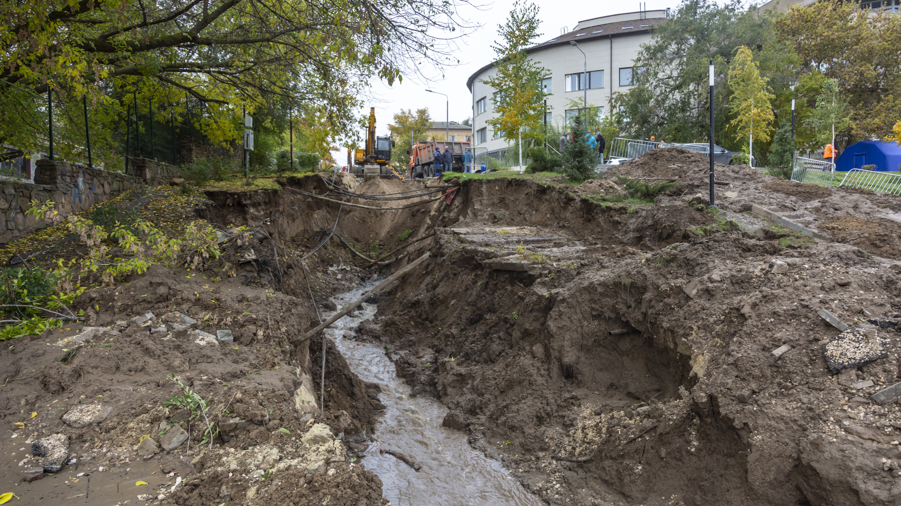 Прорыв канализации в Волгограде