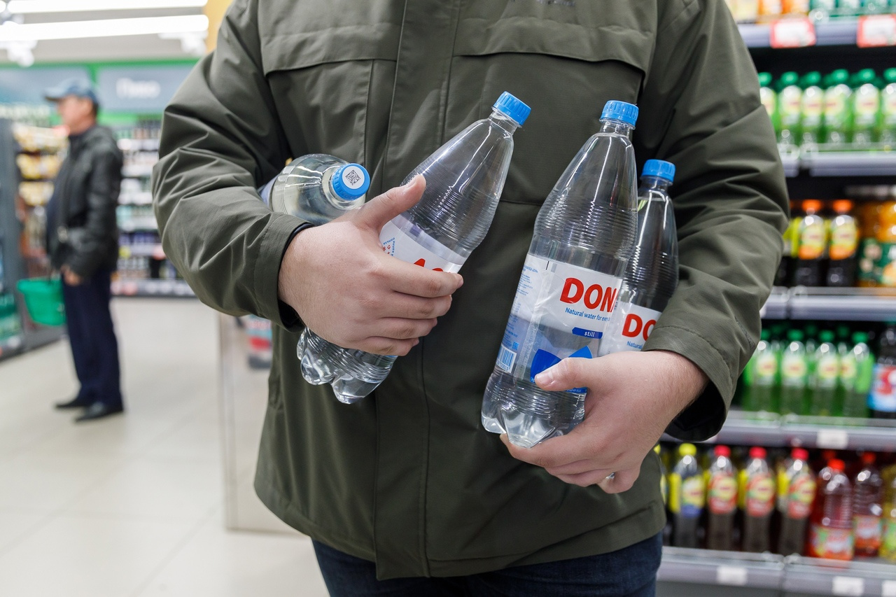 Волгоградцы набирают воды впрок Волгоградцы набирают воды впрок