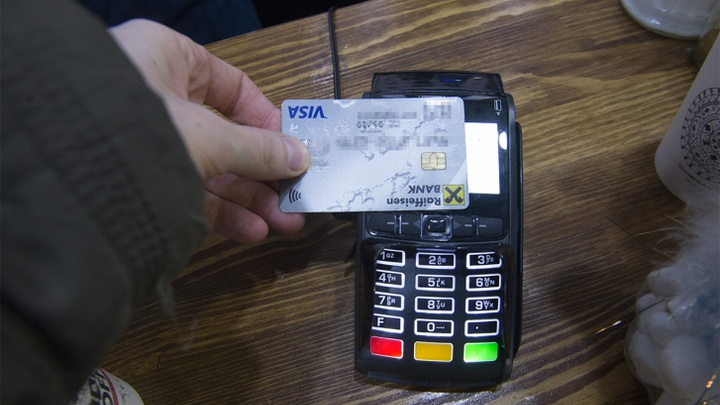 «Visa и Mastercard заблокируют»: жителям Екатеринбурга звонят мошенники и требуют снять деньги со счетов