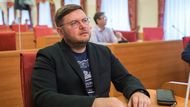 Пошел на сделку со следствием: в Ярославле уголовное дело депутата Романа Фомичева передали в суд