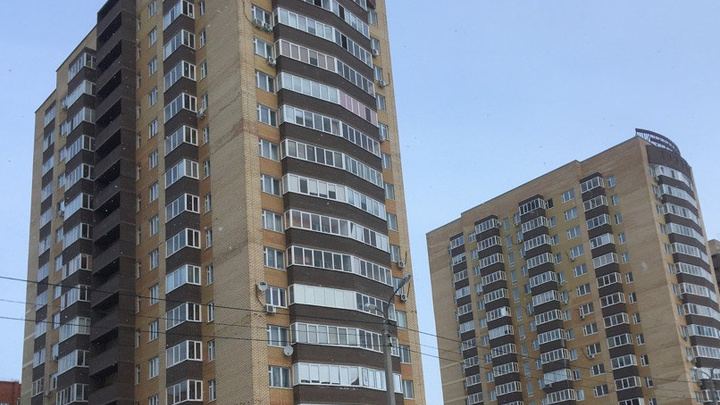 «Летел с 16-го этажа»: в Зареке насмерть разбился выпавший из окна
