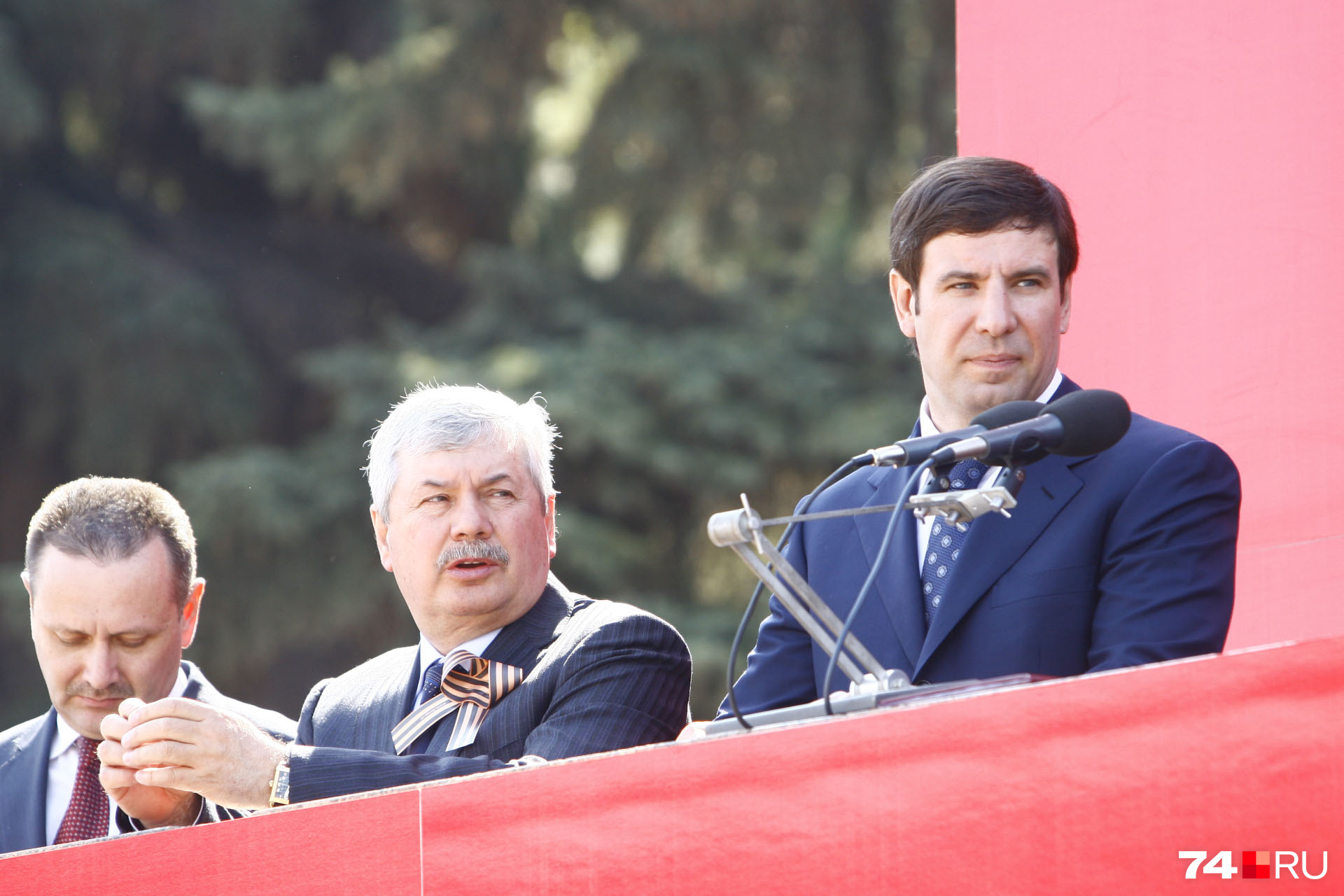 Владимир Мякуш работал при нескольких губернаторах. В их числе Михаил Юревич