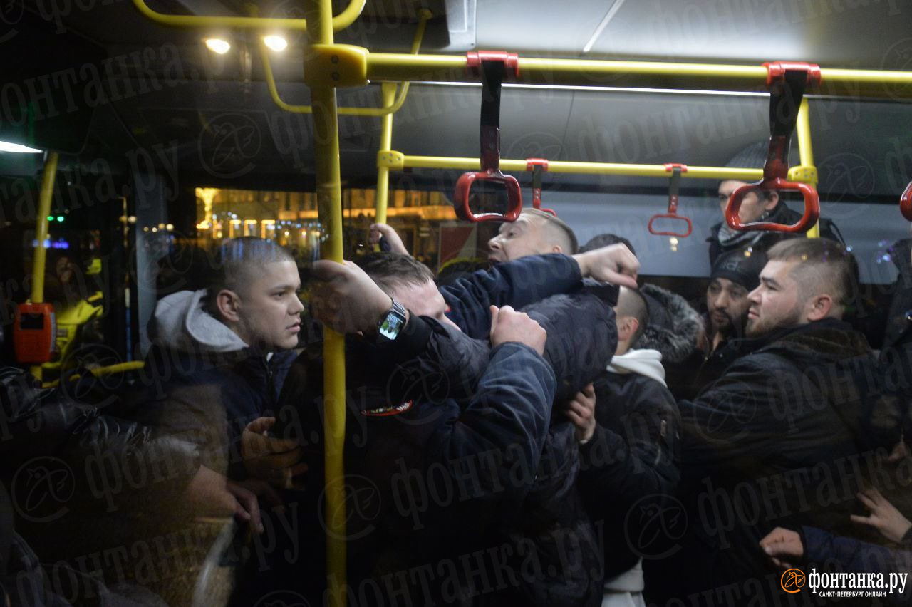 В центре Петербурга жесткие задержания. Полиция чутко реагирует на несанкционированные фейерверки