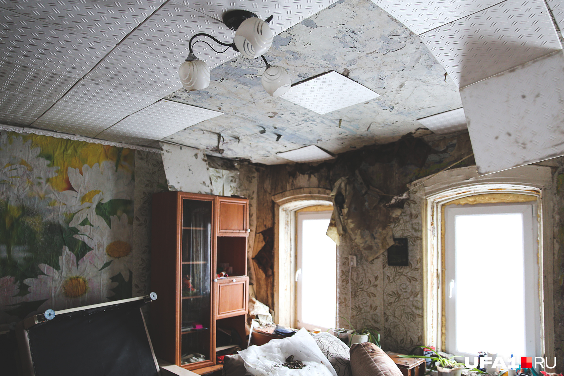 Жить в квартире невозможно, поскольку дом вот-вот может рухнуть