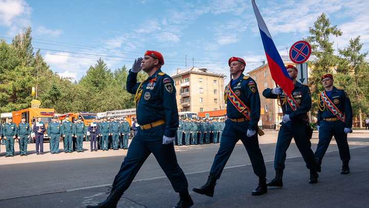В Кузбасс на 100-летие ВГСЧ прибыли горноспасатели со всей России: фоторепортаж с открытия праздника