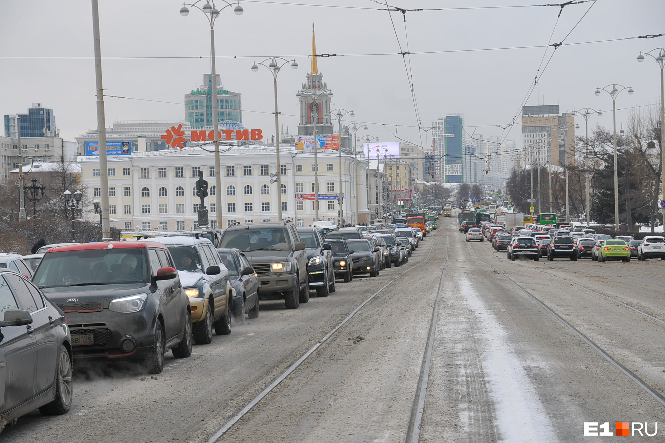 Трасса пермь екатеринбург пробки. Пробки в екатеринбурге сейчас. Екатеринбург почему пробка. Пробка на чусовском мосту. Пробка на трассе пермь екатеринбург.