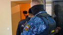 В суде Челябинской области убийца напал на конвоиров, ранил их и пытался сбежать