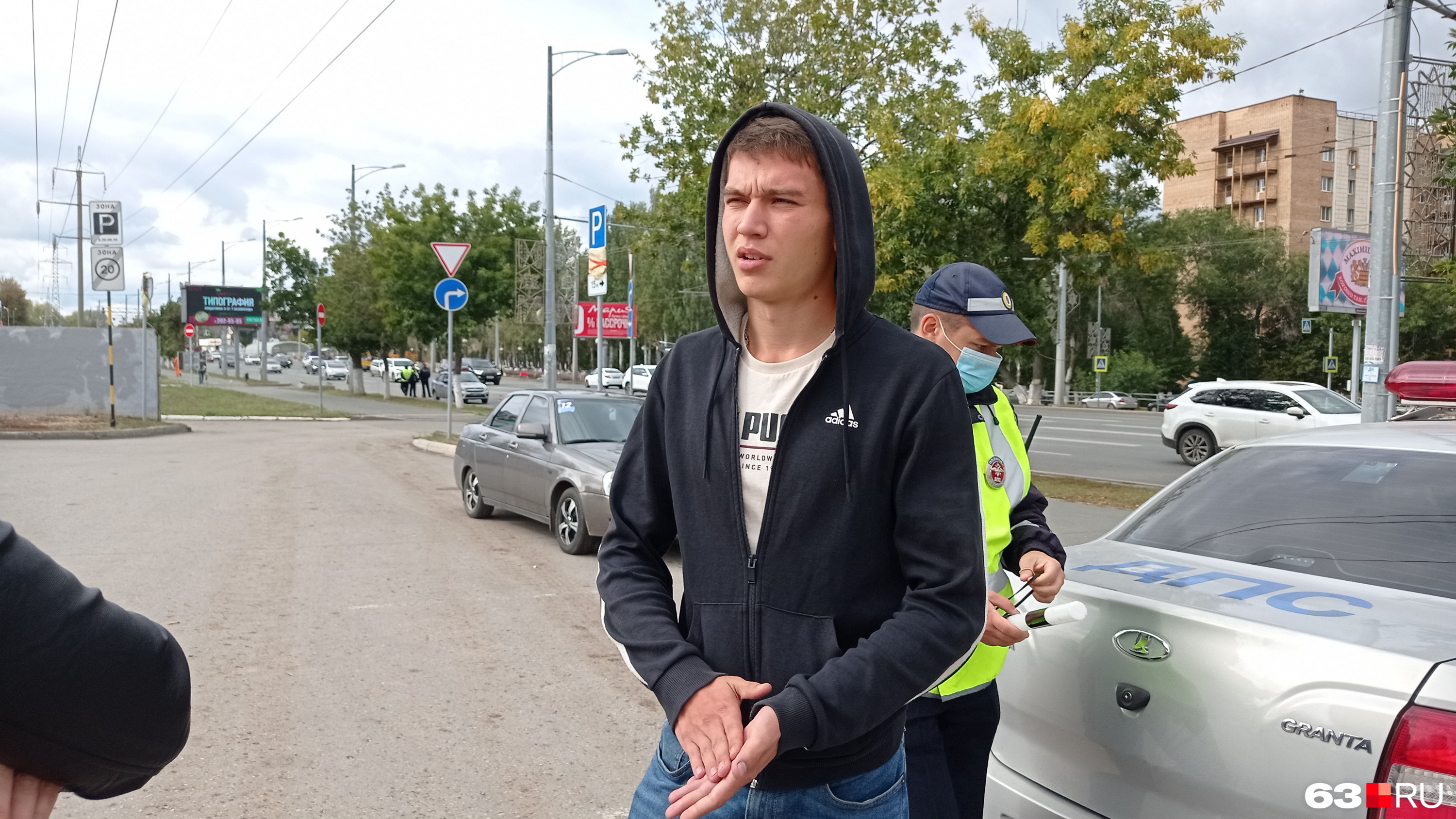 Кирилл также считает, что тонировка помогает и от воздействия солнечных лучей Кирилл также считает, что тонировка помогает и от воздействия солнечных лучей