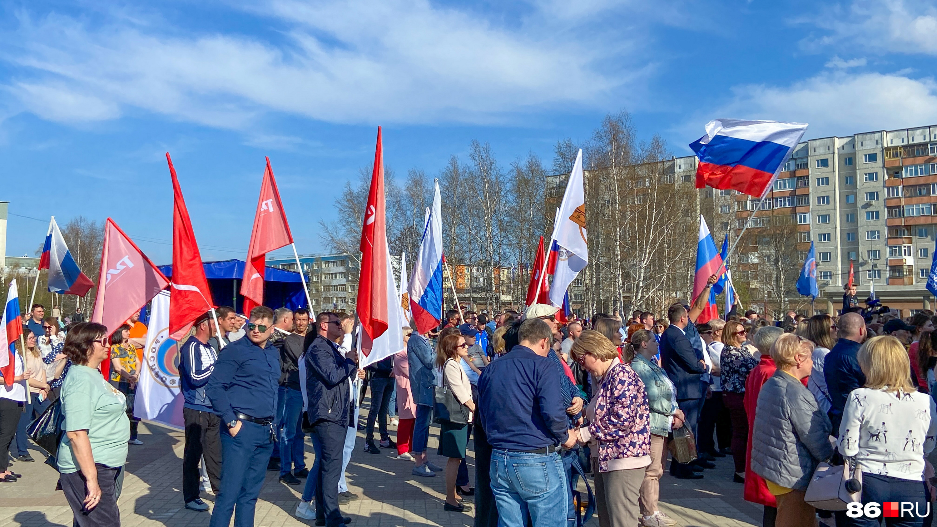 Сургут концерт. Концерт Сургут 9 мая 2022. Митинг в поддержку спецоперации в Украине. Митинг в Тбилиси в поддержку Украины. Центр Украины.