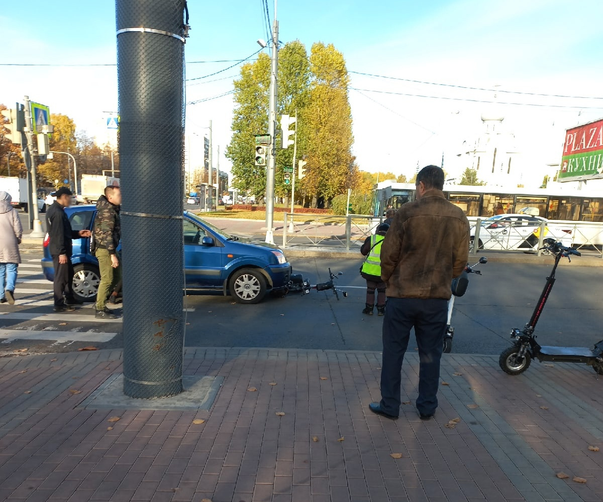 Ребенка на электросамокате сбили на Кондратьевском проспекте в Петербурге  13 октября 2022 г. - 14 октября 2022 - ФОНТАНКА.ру