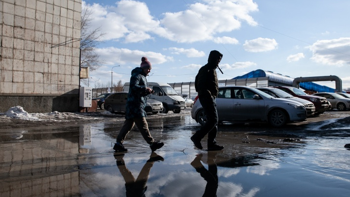 Лужи по колено: куда жаловаться тюменцам на затопленные дворы и улицы