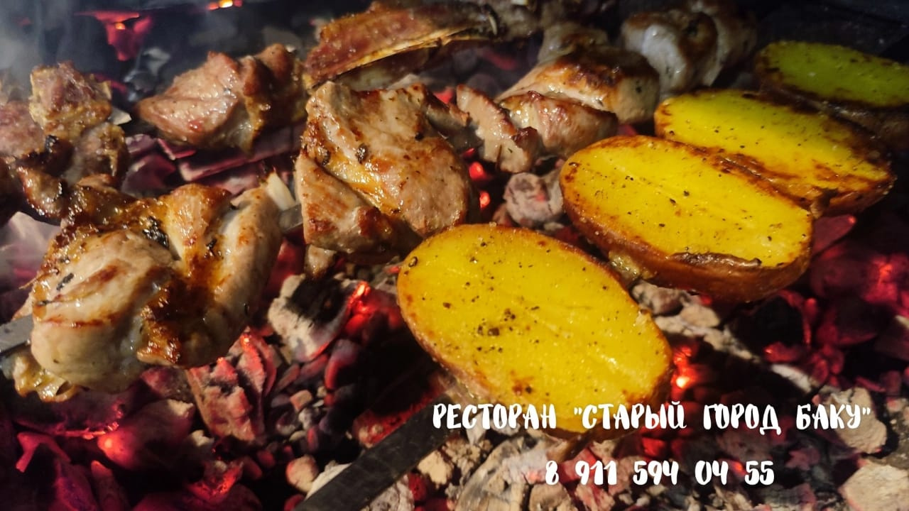 Сочное мясо, свежие овощи, согревающие супы — в меню есть блюда азербайджанской и европейской кухни Сочное мясо, свежие овощи, согревающие супы — в меню есть блюда азербайджанской и европейской кухни