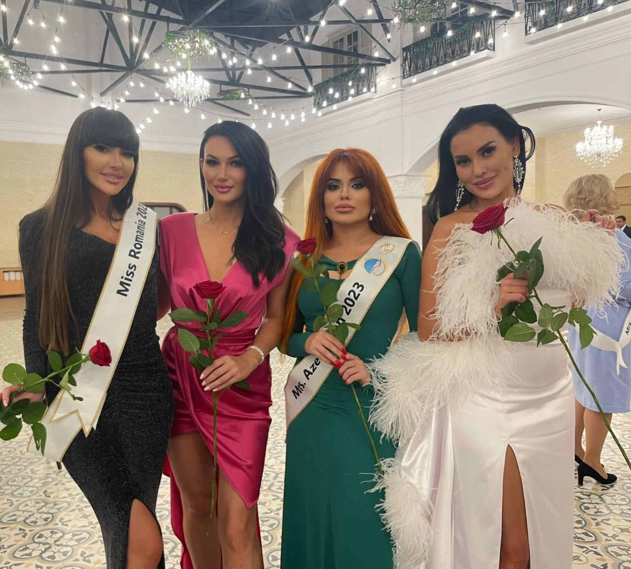 Екатерина (справа) и другие участницы конкурса красоты из разных стран