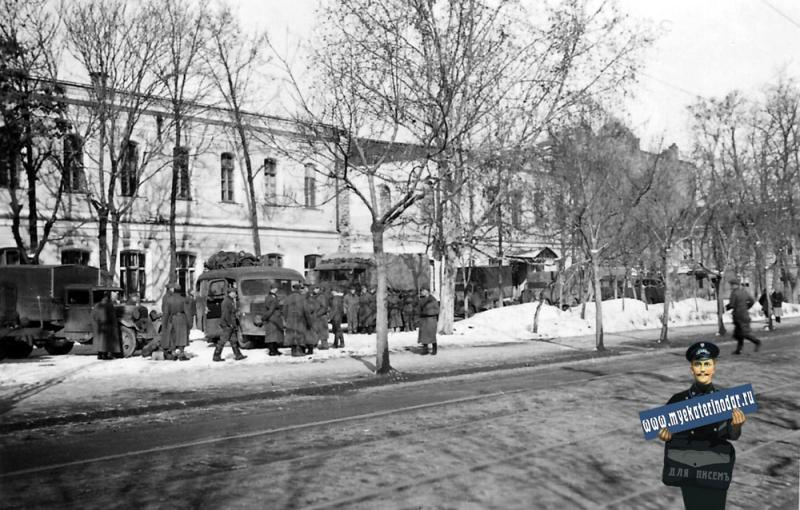 Немцы на улице Красной в январе 1943 года