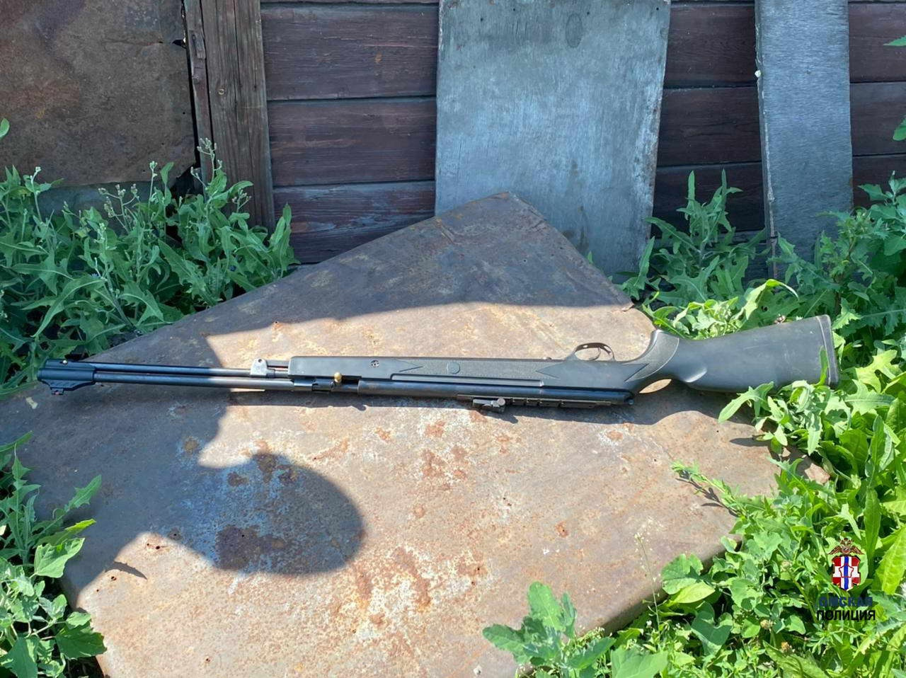 Омич спрятал винтовку за домом, но это не помогло отвести подозрения Омич спрятал винтовку за домом, но это не помогло отвести подозрения