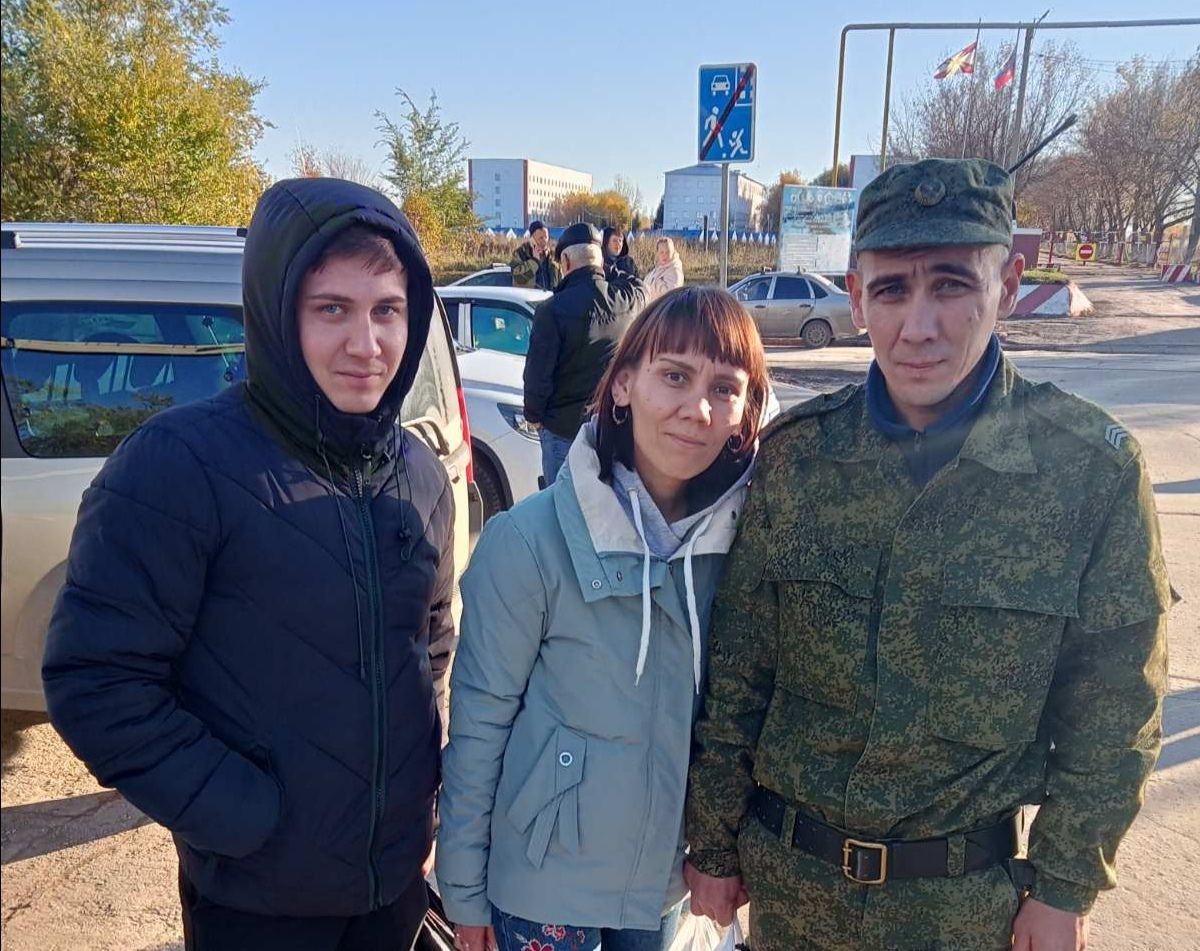Родные сестра и брат приезжали навестить Анатолия в Рощинском