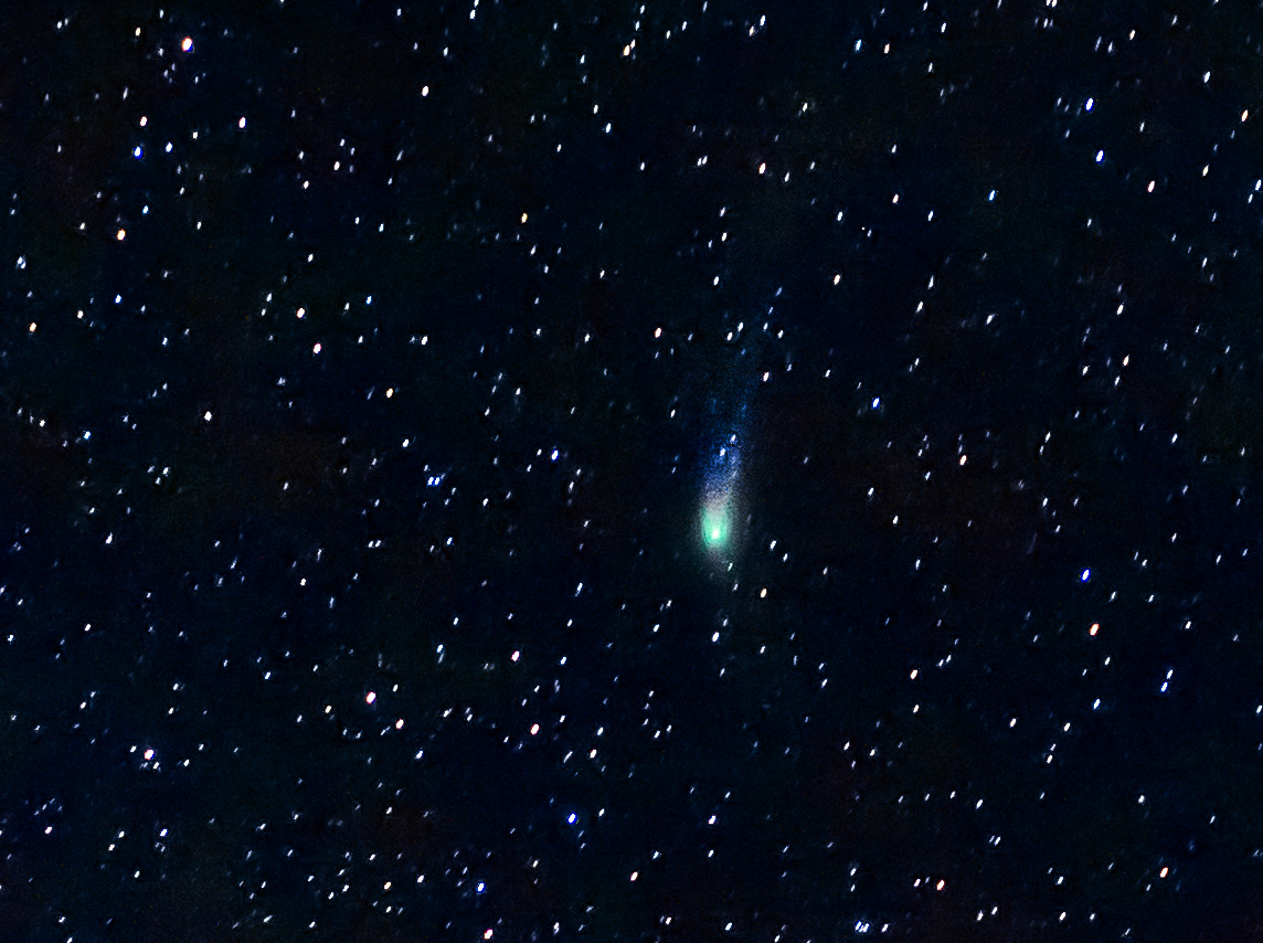 Благодаря технике комету можно очень хорошо разглядеть в ночном небе