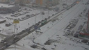 В Челябинске маршрутчик вылетел на остановку во время снегопада и сбил мужчину
