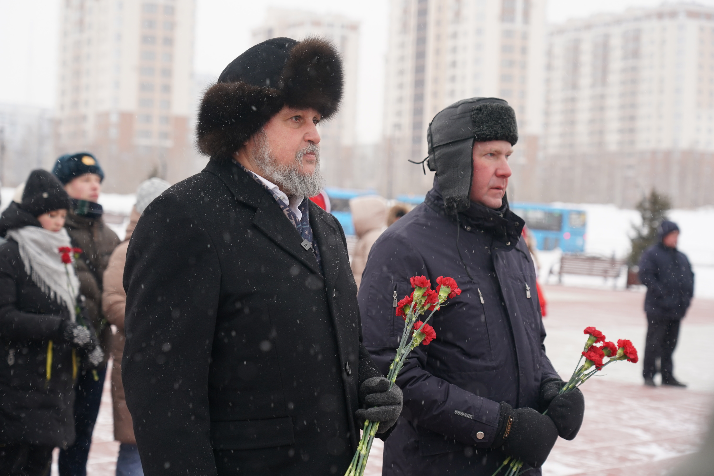 Сергей Цивилев возложил цветы к мемориалу в Кемерове