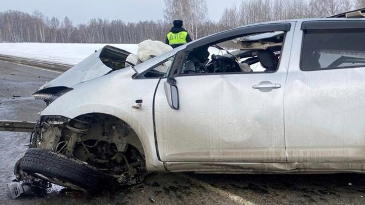 Трое погибших, один пострадавший. На трассе Красноярск — Канск Toyota выехала на встречку и врезалась в Honda