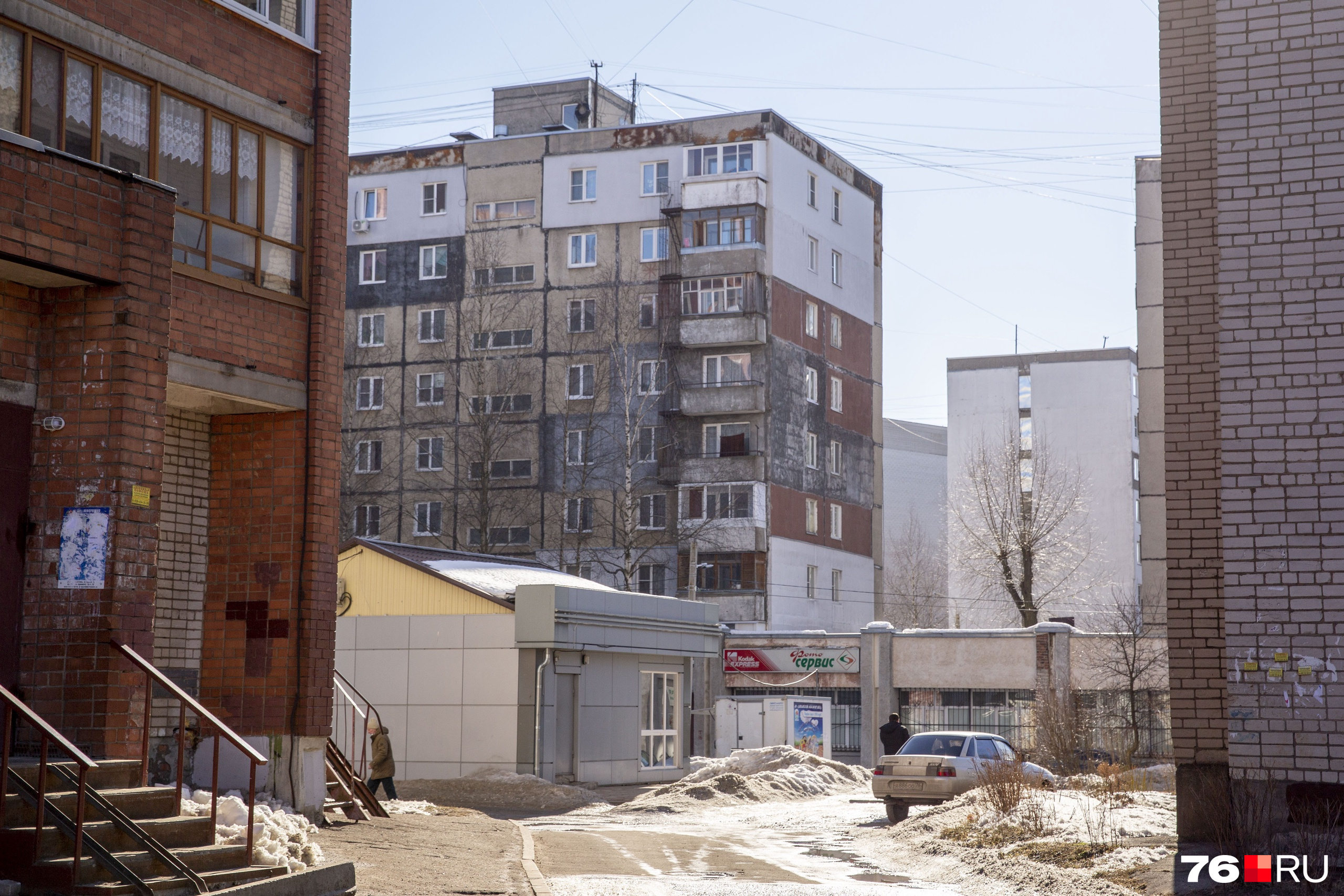 В Ярославле у Ильи была квартира в обычной брагинской девятиэтажке В Ярославле у Ильи была квартира в обычной брагинской девятиэтажке