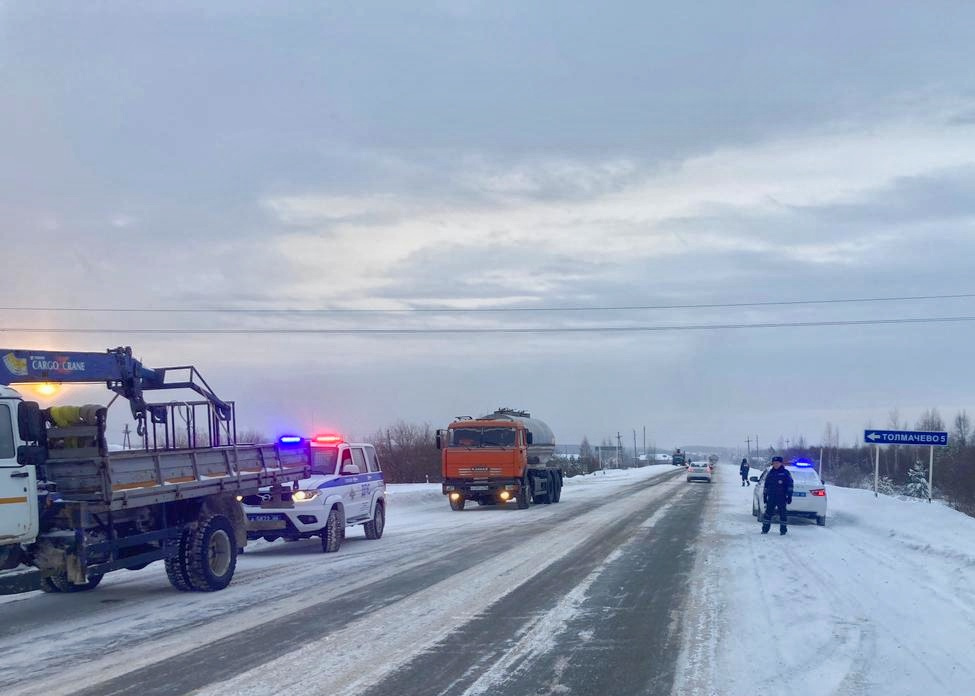 В Свердловской области из-за сильного снегопада ограничили движение на двух трассах