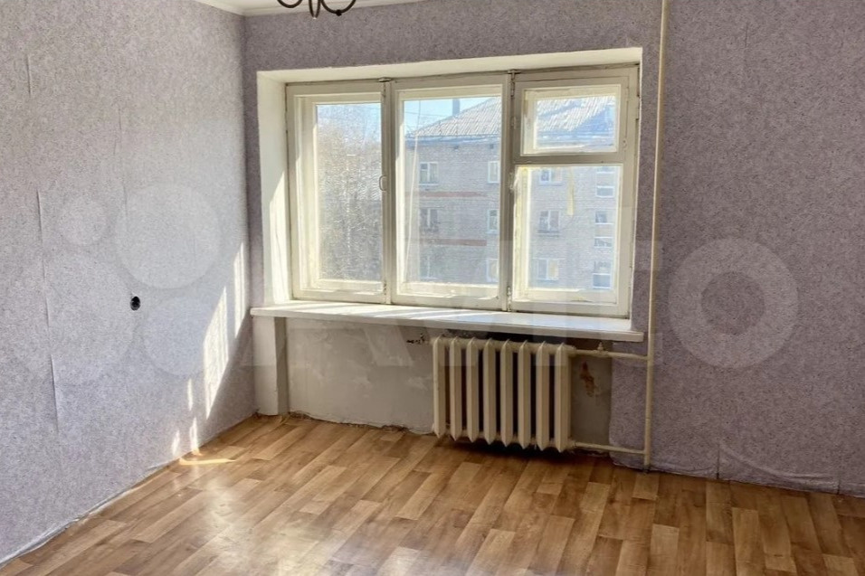 В целом комната в хорошем состоянии, правда, начали отклеиваться обои В целом комната в хорошем состоянии, правда, начали отклеиваться обои