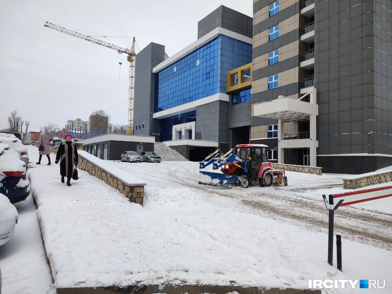 Пешеходные пространства и парковки чистила и коммунальная техника Пешеходные пространства и парковки чистила и коммунальная техника