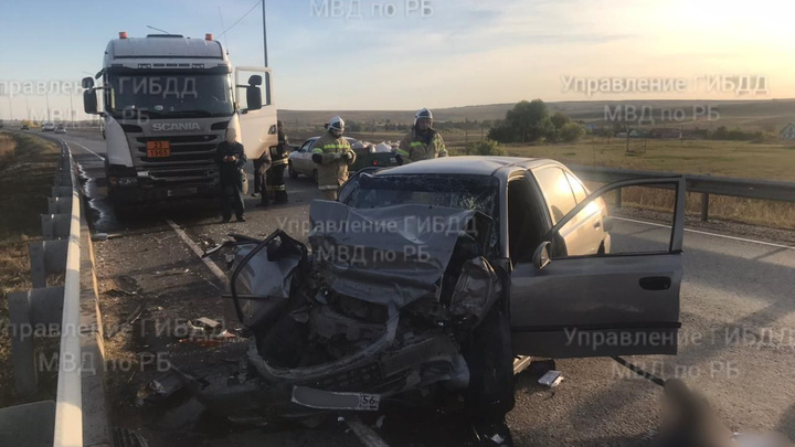 В Башкирии фура на встречке столкнулась с Hyundai, два человека погибли