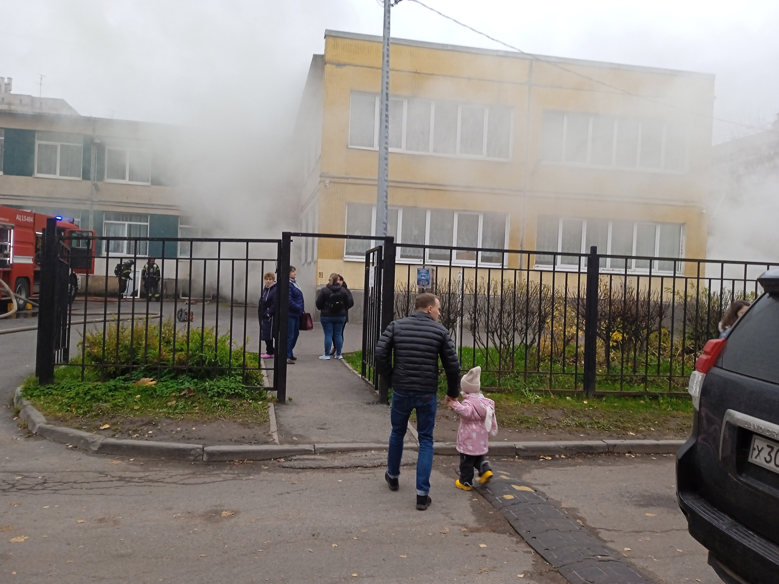 Пожар в детском саду №30 Красносельского района на Пионерстроя в Петербурге  21 октября 2022 г. - 21 октября 2022 - ФОНТАНКА.ру