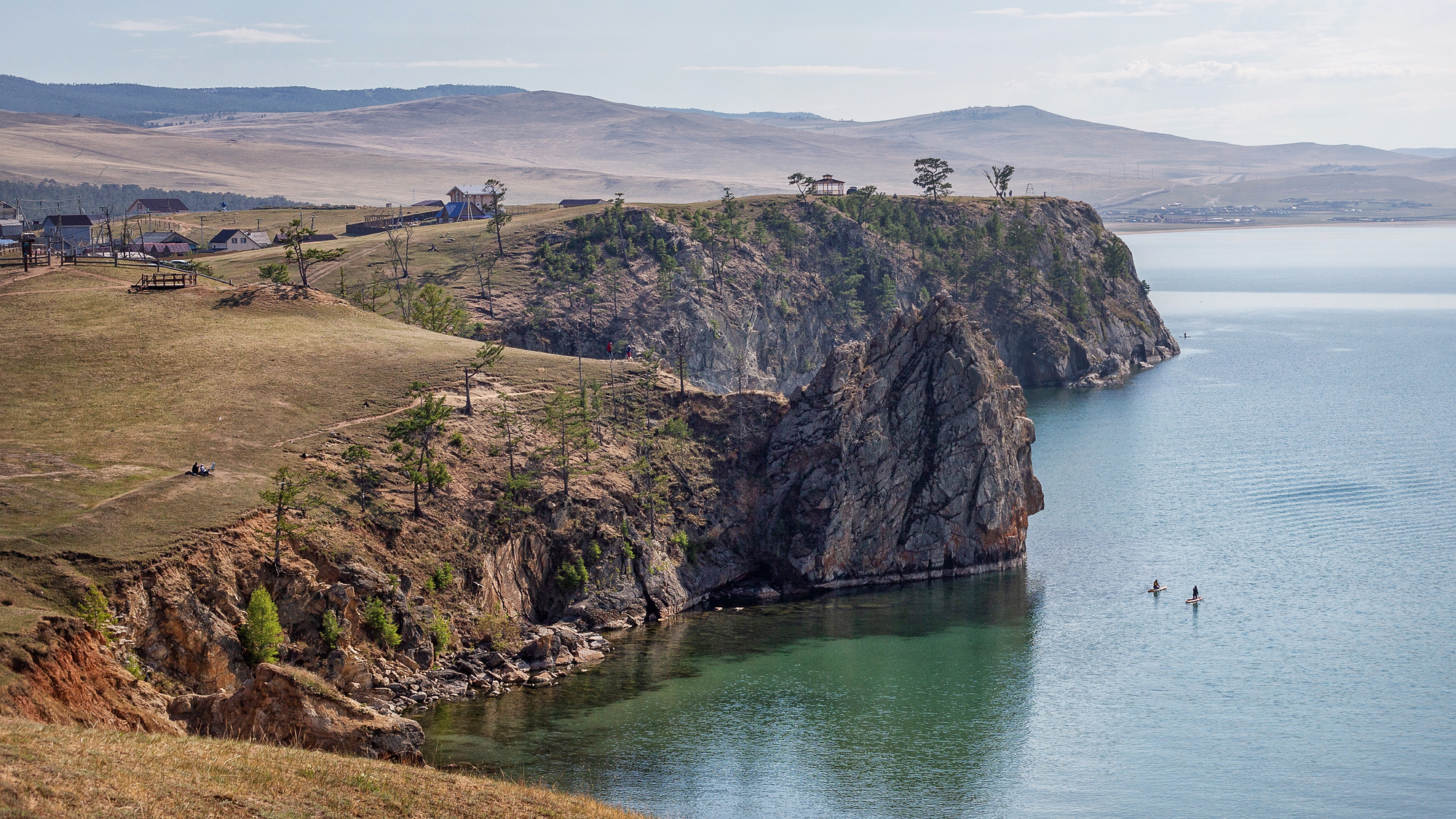 «Берега Байкала загажены палаточными лагерями»: эксперт высказалась о летнем отдыхе на озере