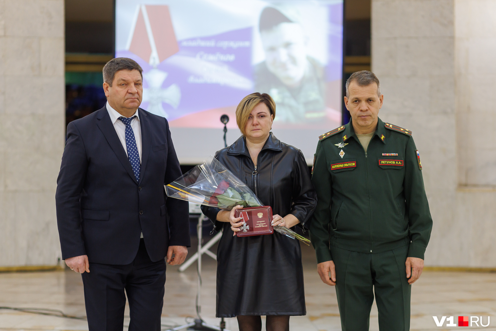 Супруга военного забрала его орден Супруга военного забрала его орден