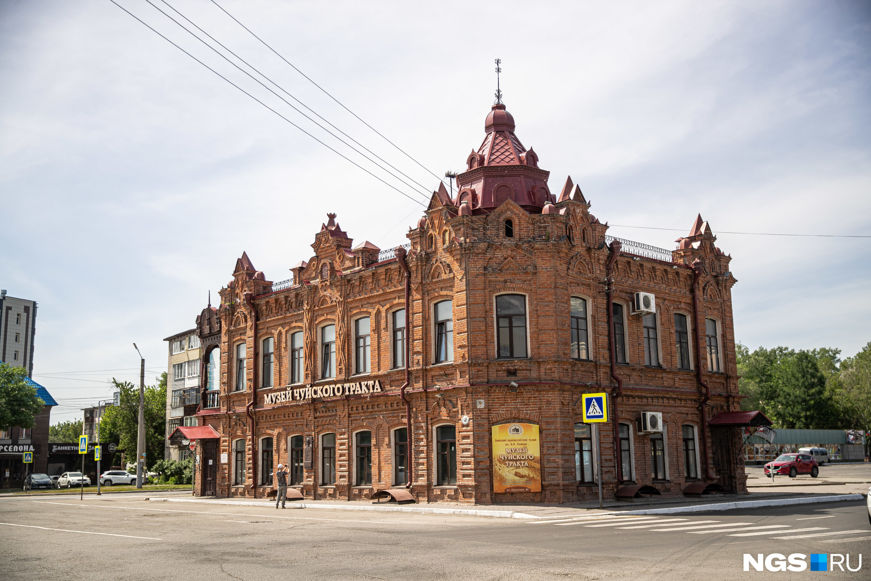 Музей расположен в здании купца Варвинского, построенном в 1911 году