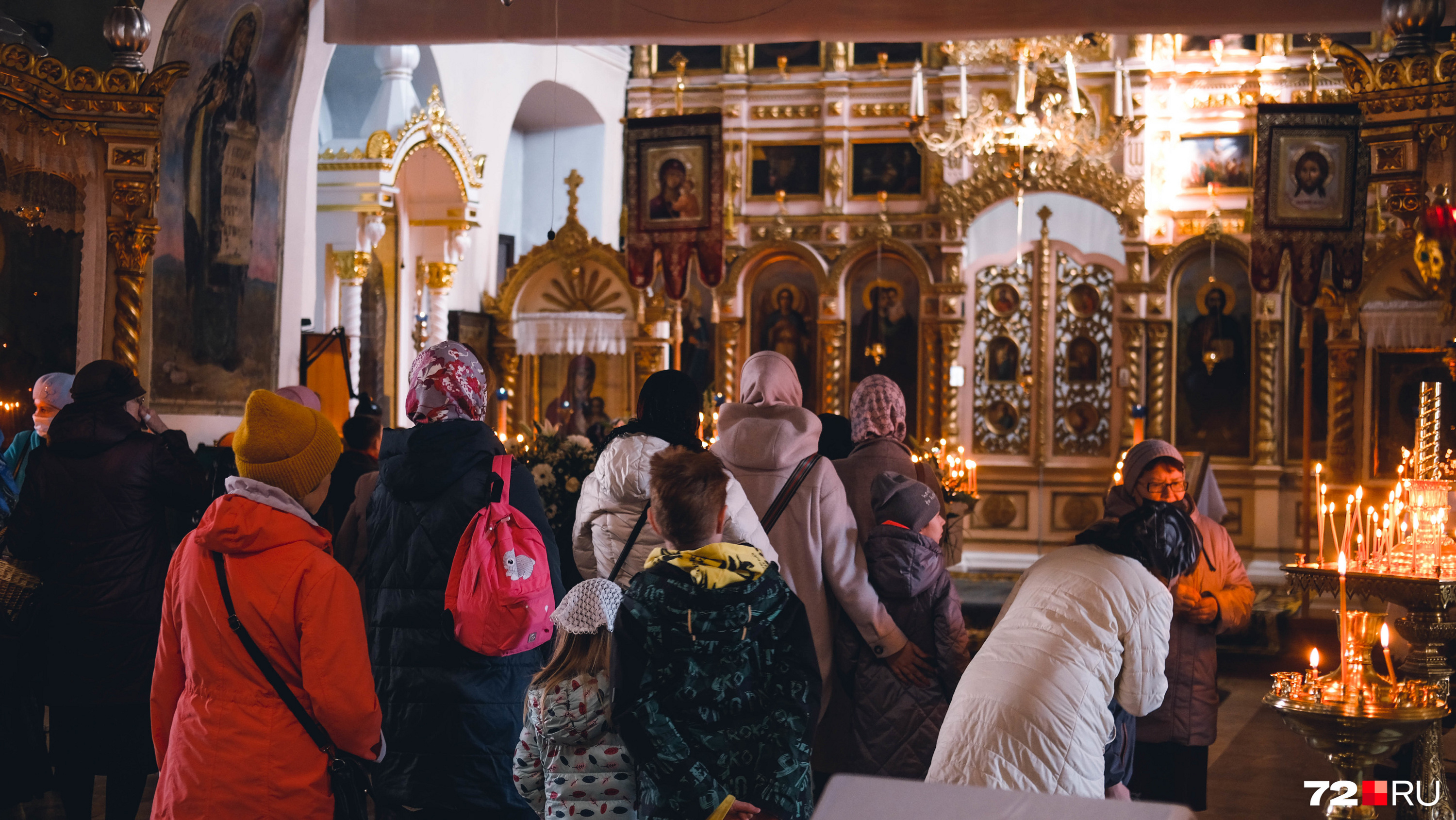 В церковь с месячными. Пасхальная служба. Церковь фото. Пасхальное богослужение. Пасха храм.