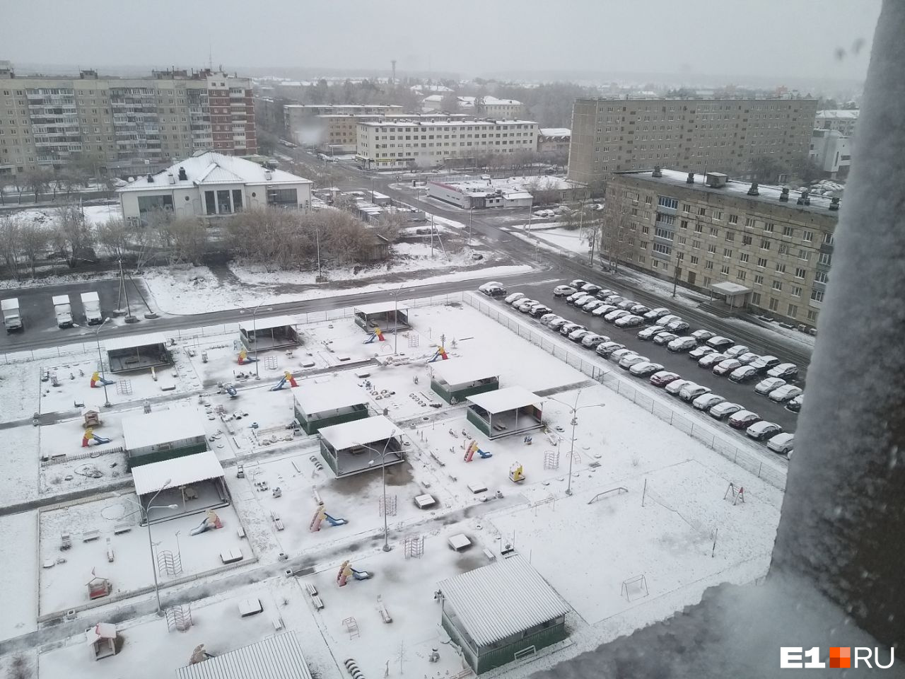 Екатеринбург завалило снегом в ночь на 6 мая