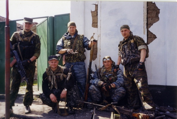 Олег Охрименко (второй на снимке) прошел Первую и Вторую чеченские войны
