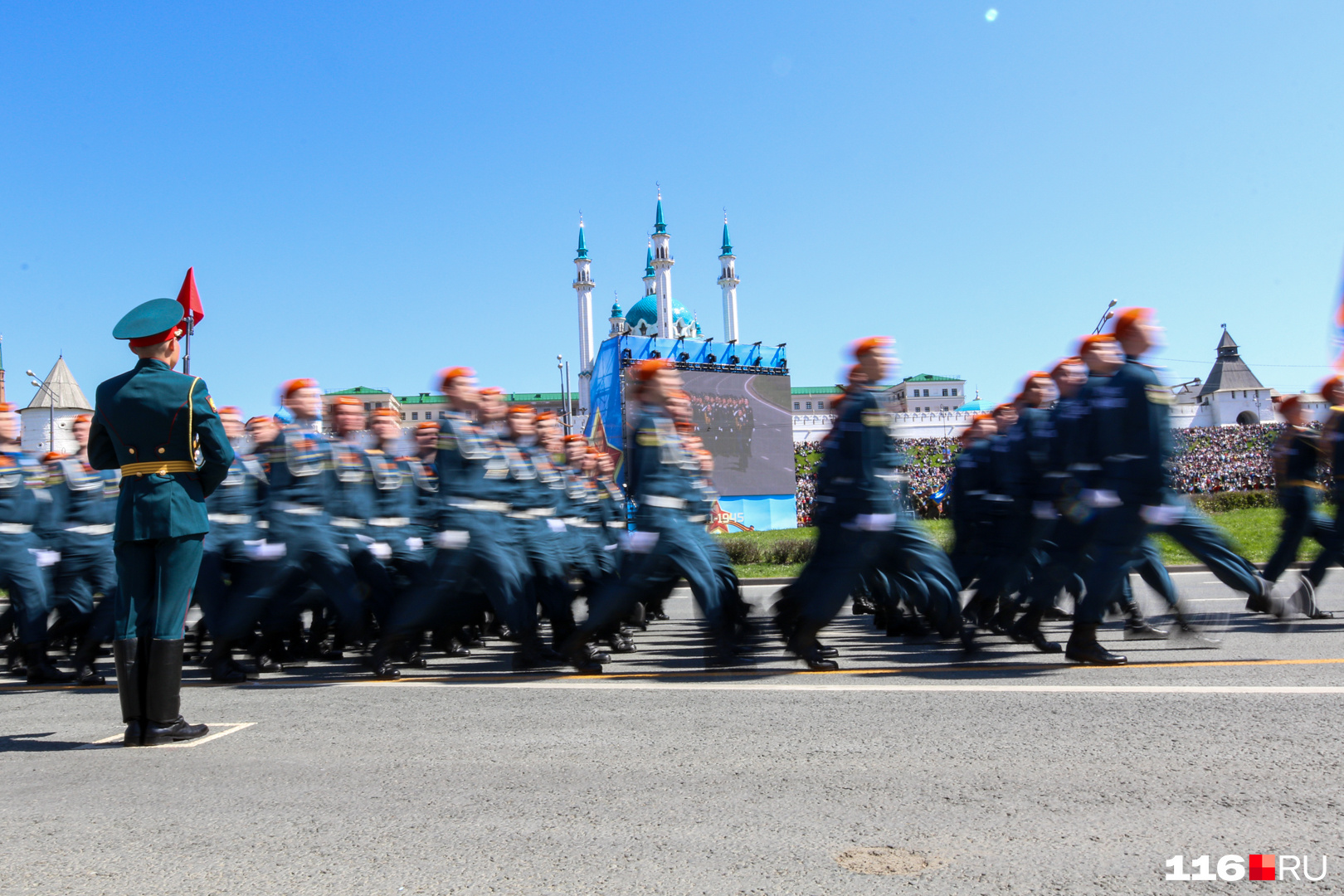 Состоялся парад победы на площади