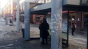 Вандалы разгромили остановку в центре Кемерова
