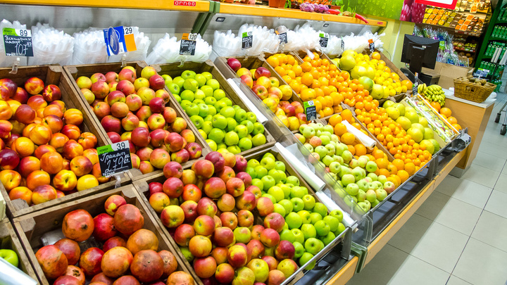 «Дефицит помело и желтого манго»: красноярские ритейлеры заявили о проблемах с поставками фруктов и овощей
